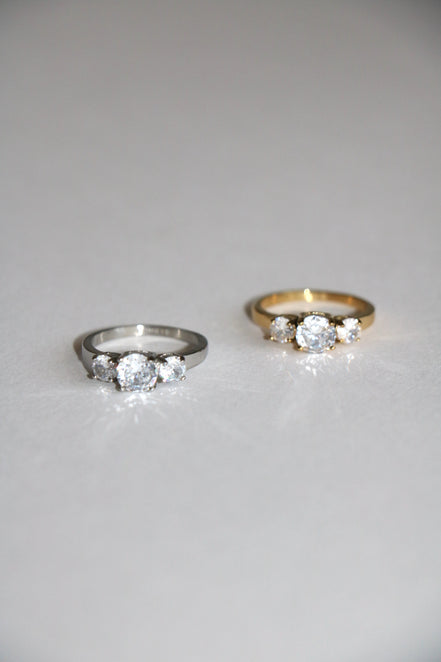 DEMURE LITTLE FINGER RING