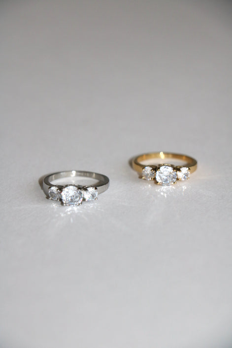 DEMURE RING