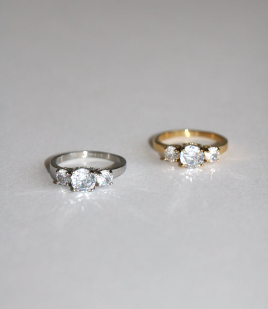 DEMURE RING