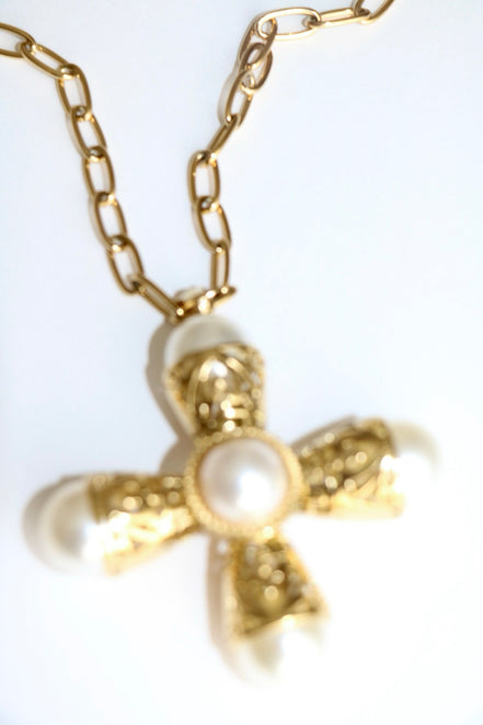 LEGENDARY NECKLACE