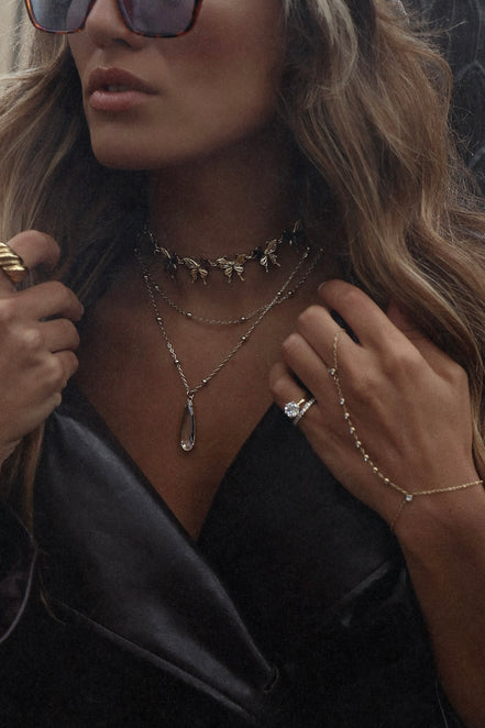 BUTTERFLY CHOKER