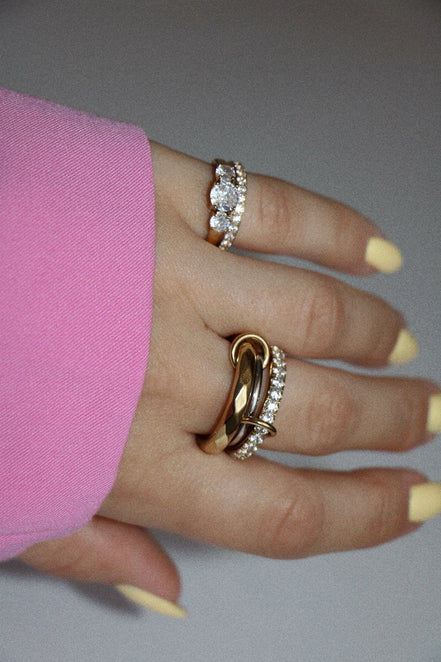 DEMURE LITTLE FINGER RING