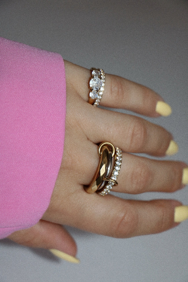 DEMURE LITTLE FINGER RING