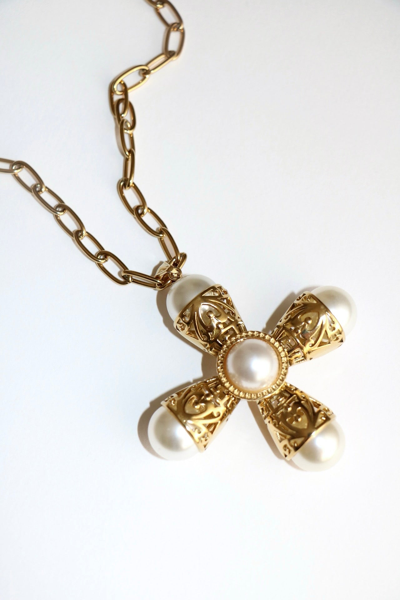 LEGENDARY NECKLACE