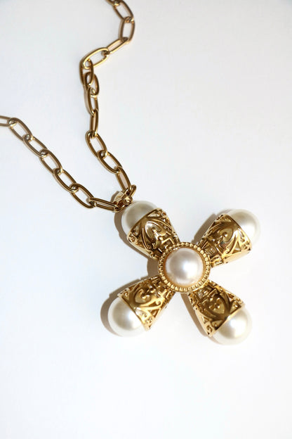 LEGENDARY NECKLACE