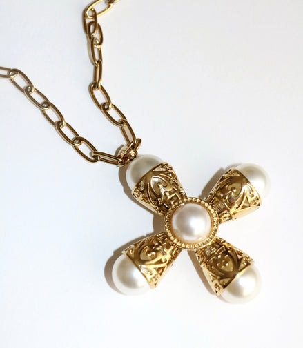 LEGENDARY NECKLACE