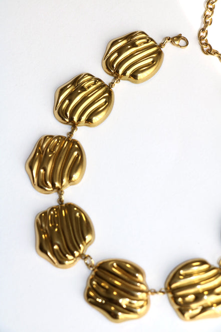 ROYALTY CHOKER