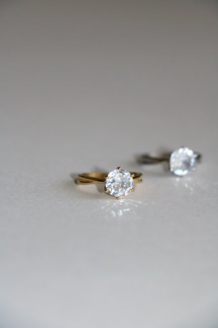 SOLITAIRE LITTLE FINGER RING