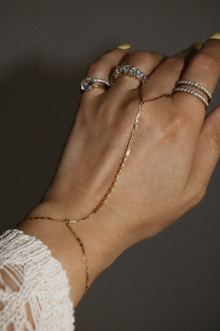 SILKED HAND CHAIN
