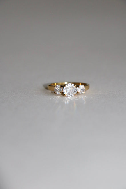 DEMURE LITTLE FINGER RING