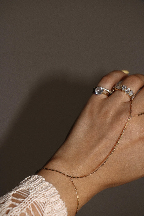 SILKED HAND CHAIN