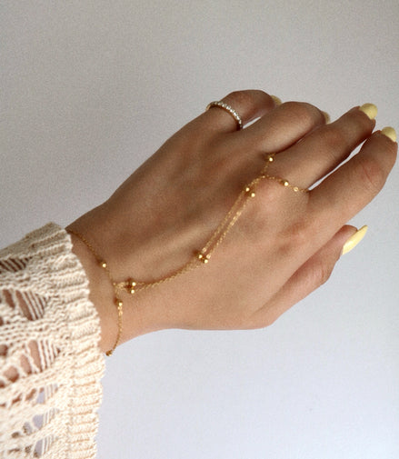 DEMURE HAND CHAIN