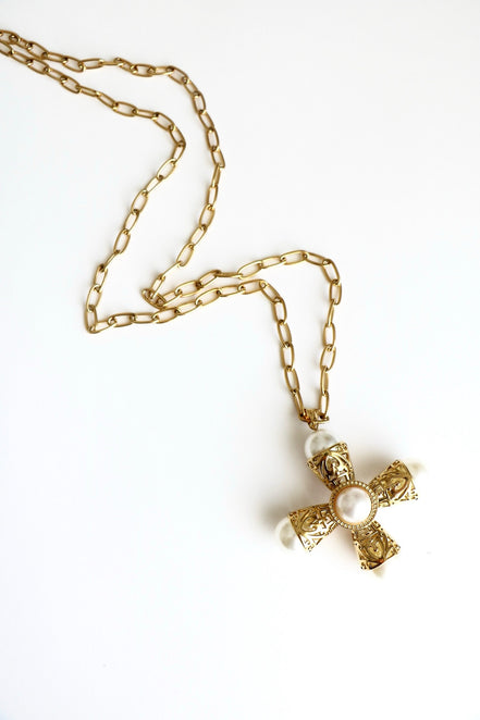 LEGENDARY NECKLACE
