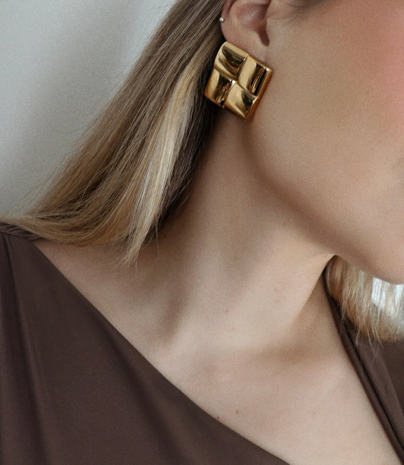 CLASSY EARRINGS