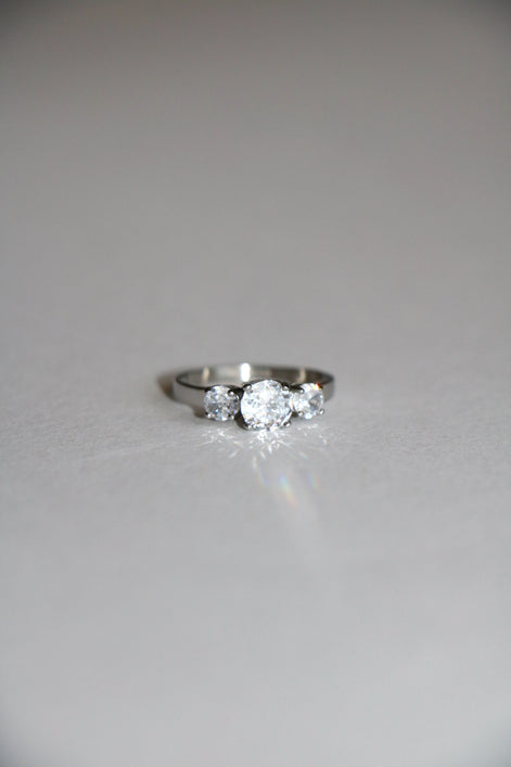 DEMURE RING