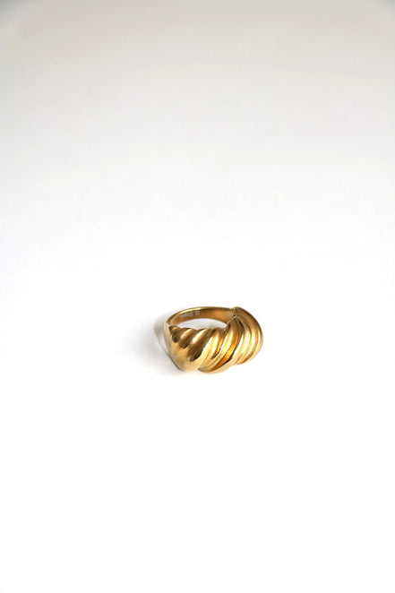 TWISTED RING