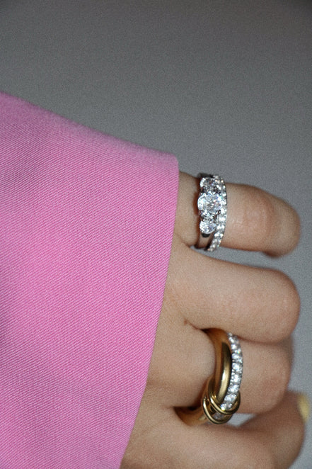 DEMURE LITTLE FINGER RING
