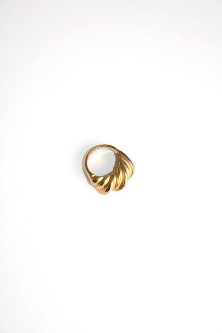 TWISTED RING