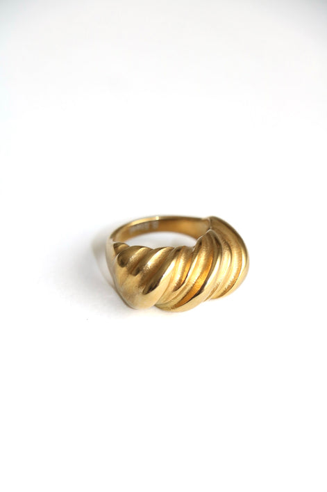 TWISTED RING