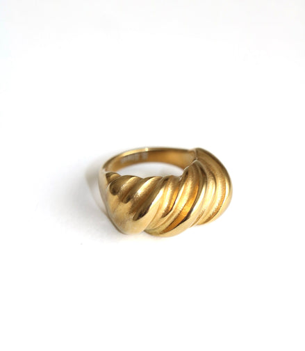 TWISTED RING
