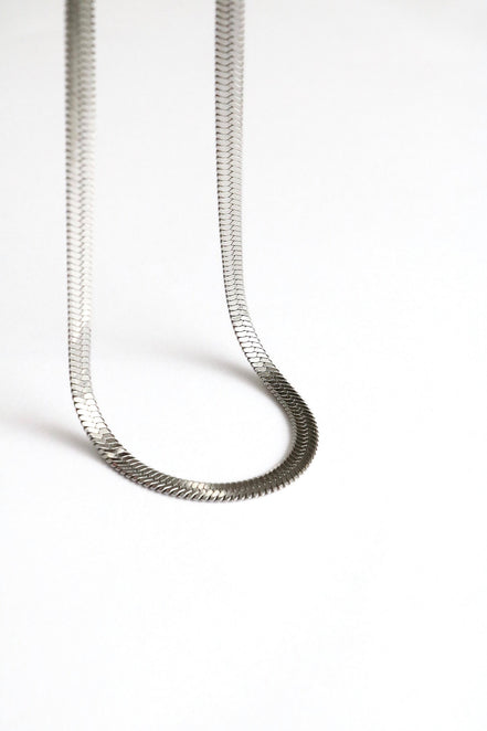FLATTENED NECKLACE