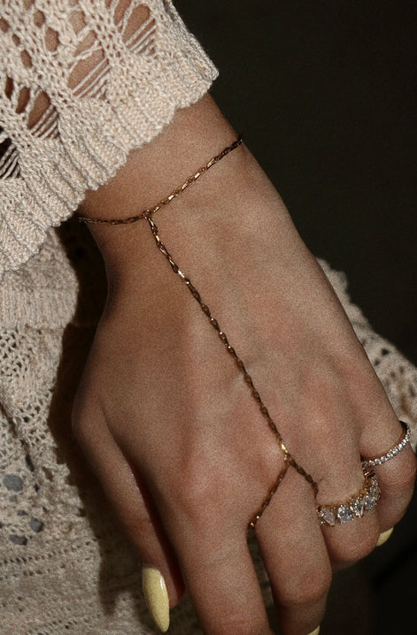 SUBTLE HAND CHAIN
