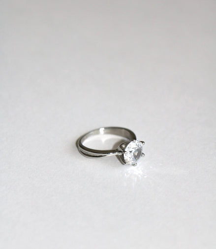 SOLITAIRE LITTLE FINGER RING