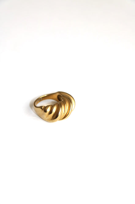 TWISTED RING