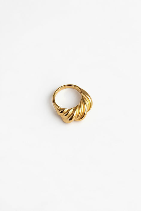 TWISTED RING