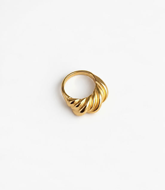 TWISTED RING