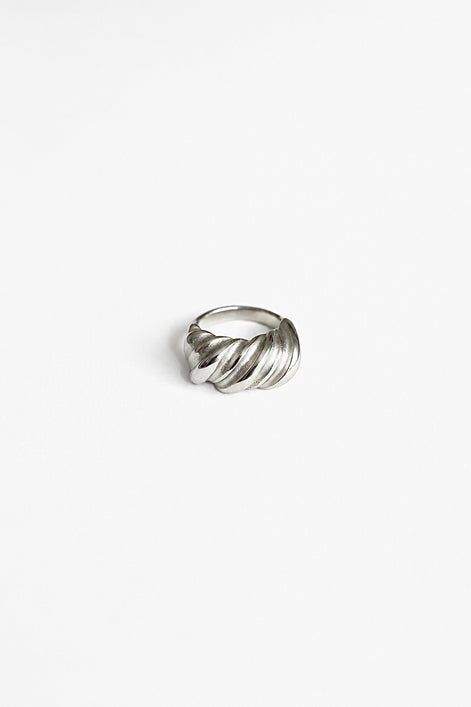 TWISTED RING