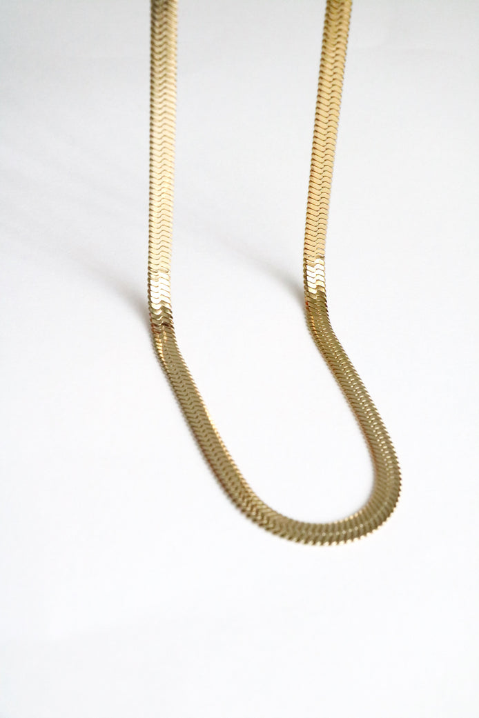 FLATTENED NECKLACE