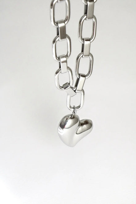 MESMERIC NECKLACE